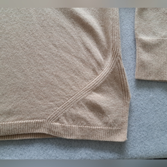 100% Extra Fine Merino Wool Elegant Cream Turtleneck Sweater By Nicole Miller - Picture 5 of 15